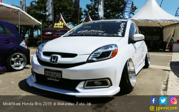 Modifikasi Interior Mobil Honda Brio